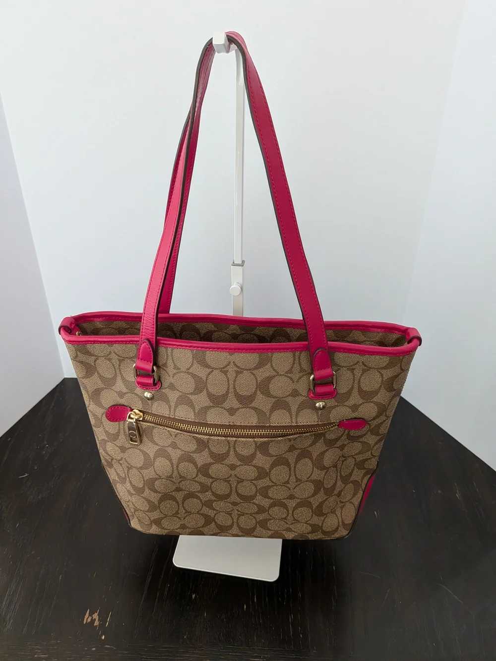 Coach classic signature